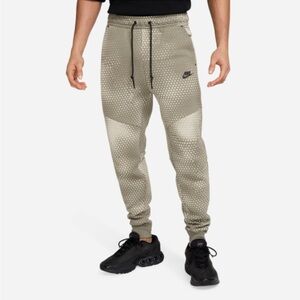 Nike Tech Fleece Jogger Pants Men’s Size XL Gray Dot Camo All Over Print